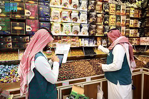 أكثر من 8 آلاف جولة رقابية على الأسواق والمنشآت التجارية بالمدينة المنوّرة
