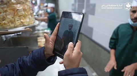 غرفة العمليات بأمانة الرياض تُنفِّذ حملة على 4 أحياء مواصِلةً جهودها لرفع جودة الحياة والامتثال