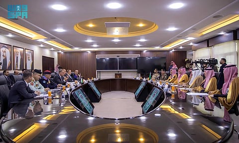 الأمير عبدالعزيز بن سعود يعقد جلسة مباحثات رسمية مع وزير الداخلية الأردني