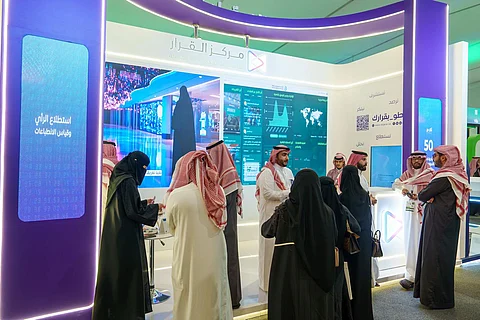 "مركز القرار للدراسات الإعلامية" يبثُّ عبر شاشة تفاعلية رصدًا لحظيًّا لنشاط المنتدى السعودي للإعلام