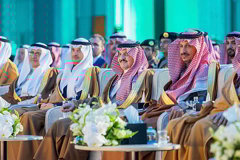 أمير الشرقية يفتتح منتدى الأحساء ويعلن إدراج المحافظة بمنصة "استثمر في السعودية"