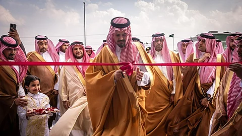 الأمير سلمان بن سلطان يدشن موسم العسل في "وادي الفرع" بالمدينة المنورة