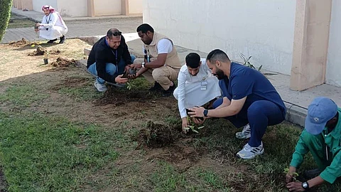 استكمال تشجير مدينة الملك عبد الله الطبية.. 750 شتلة لتعزيز الاستدامة البيئية