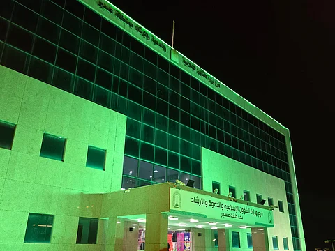 أُضيء باللون الأخضر.. فرع وزارة الشؤون الإسلامية بعسير يحتفل بيوم التأسيس