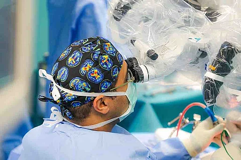 في 20 دقيقة.. استئصال حَمْل خارج الرحم لثلاثينية بالمنظار بمستشفى عفيف