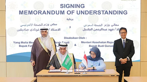 "الصحة القابضة" تعزز شراكاتها الدولية بتوقيع 4 اتفاقيات لدعم القطاع الصحي