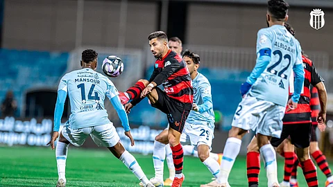 دوري روشن: التعادل السلبي سيد الموقف بين الرياض والفيحاء