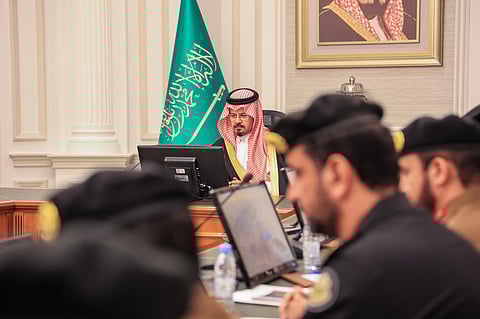 أمير المدينة المنورة يؤكد تضافر جهود القطاعات الأمنية لتحقيق الراحة والأمن للمصلين