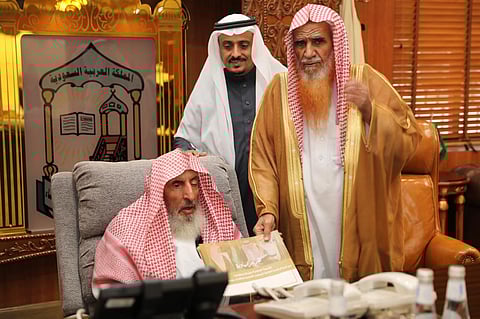 سماحة المفتي يتسلّم تقرير "اللحمة الوطنية دينٌ ومسؤولية" ويشيد بإنجازاتها الوطنية