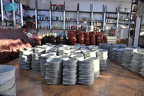 رمضان في نجران .. الأواني والمستلزمات التراثية تجذب المتسوقين قبل دخول الشهر المبارك