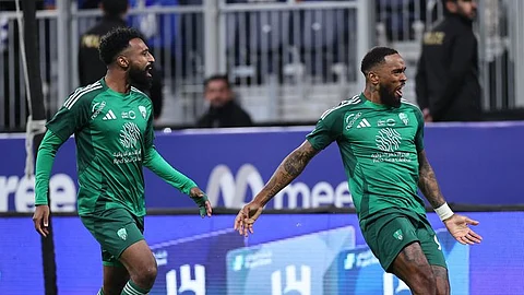 الأهلي يحجب رؤية الهلال في عقر داره