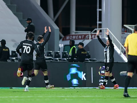 الشباب يكسب ضمك بثنائية