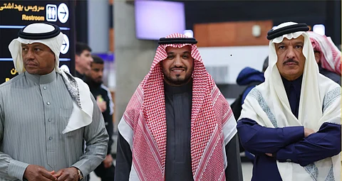 سفير السعودية في إيران يستقبل بعثة فريق النصر