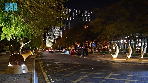 شاهد.. الفوانيس الرمضانية تُزيّن ميادين وشوارع عسير