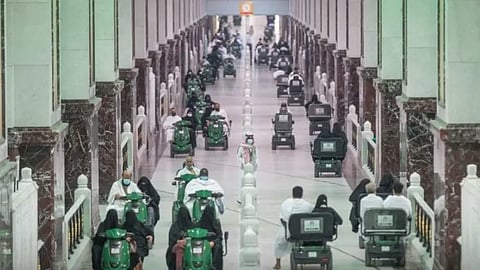 الحرم المكي.. مضاعفة عدد العربات الكهربائية “القولف” ليصل إلى 400 عربة