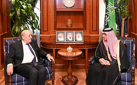 "الجبير" ومبعوث الرئيس الفرنسي للبنان يناقشان التطورات الإقليمية والموضوعات ذات الاهتمام المشترك
