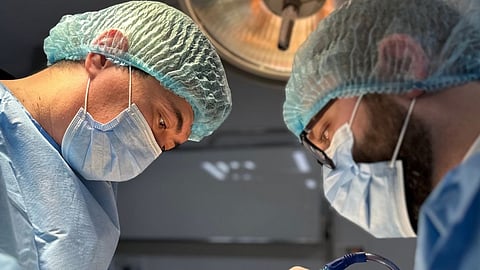 جمعية "ابتسم" تجري 12 حالة علاجية لشاب ثلاثيني مصاب بالتوحد والصرع