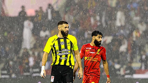 تحت زخات المطر.. في الوقت القاتل كانتي يرفض خسارة الاتحاد أمام القادسية