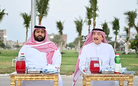 أمير جازان يشارك منسوبي القطاعات الأمنية إفطارهم الرمضاني