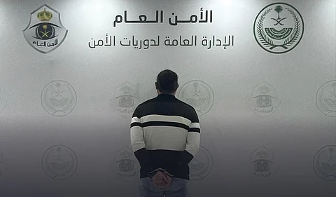 بالتنسيق مع الأمن المجتمعي.. الإطاحة بوافد في جدة لاستغلاله أطفالاً في التسول