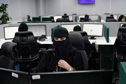 "الموارد البشرية": نسبة مشاركة المرأة في سوق العمل ارتفعت إلى 35.4٪