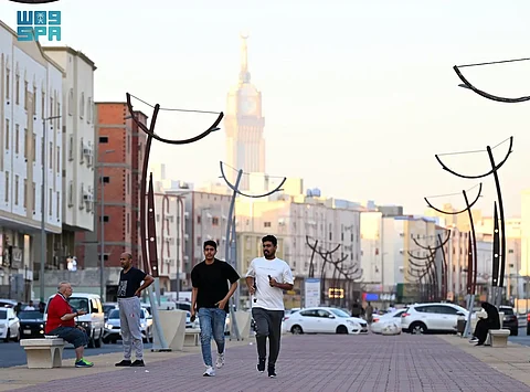 شاهد.. الأجواء الرمضانية المعتدلة تحفز سكان مكة على ممارسة المشي