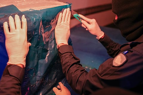 "الزكاة والضريبة والجمارك" تحبط محاولة لتهريب 1,364,706 حبة "كبتاجون" في منفذ البطحاء