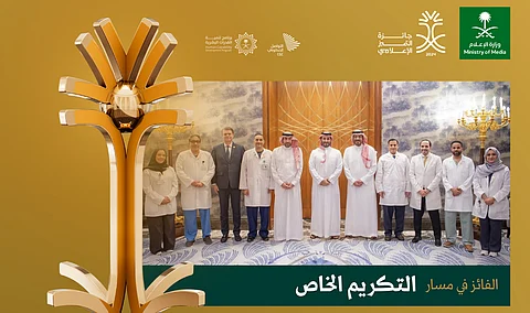 وزير الإعلام يُكرّم الفريق المنفذ لأول عملية زراعة قلب باستخدام الروبوت في العالم