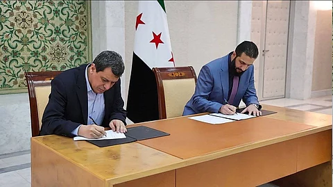 اتفاقُ "الشرع" و"عبدي".. عقدٌ تاريخيٌّ يُرسي الوحدة والاستقرار في سوريا