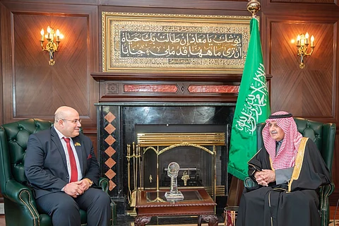 أمير تبوك يستقبل رئيس بلدية معان الأردنية ويؤكد عمق العلاقات بين البلدَيْن