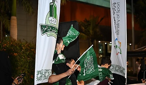 جامعة الملك عبدالعزيز تحتفل بيوم العلم السعودي بسباق راية العز