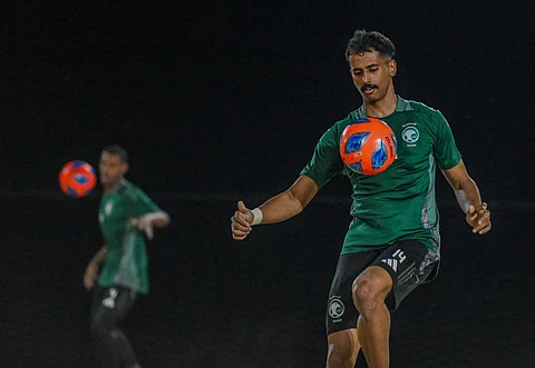 جانب من تدريبات لاعبي المنتخب السعودي الأول لكرة القدم الشاطئية