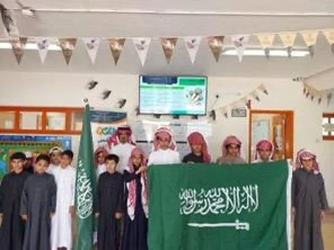 1700 مدرسة بالطائف تكتسي بالأخضر احتفاءً بيوم العَلم