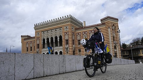 من ألمانيا للمملكة... دراج تركي ينطلق لأداء فريضة الحج عبر رحلة تستغرق 6 آلاف كلم