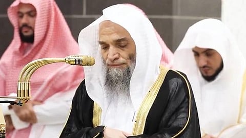 إمام المسجد الحرام فيصل غزاوي يعود للمحراب بعد عارض صحي