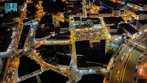 شاهد من الباحة.. الفوانيس المُضيئة تُزيّن ليالي رمضان