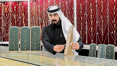 شاهد من الباحة.. أسواق المجوهرات تشهد إقبالاً قبيل العيد وأسعار الذهب تواصل الارتفاع