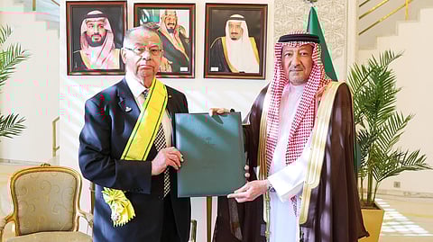 إنفاذاً لأمر خادم الحرمين الشريفين .. "الخريجي" يقلّد السفيرين الفلسطيني والمصري وشاح الملك عبدالعزيز من الطبقة الثانية