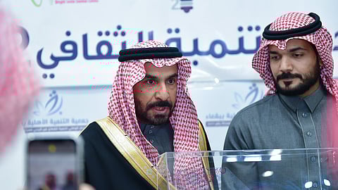 محافظ بقعاء رافضًا التكريم بالهدايا: خدمتي للمحافظة هي تكريم لي