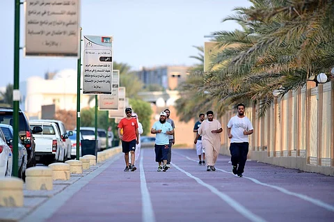 "بلدية عنيزة" تُطور مضامير المشي لتشجيع الرياضة في رمضان