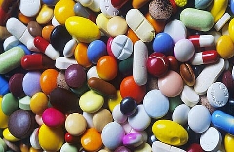 من التسمّم إلى تلف الكُلى.. خبيرة: هذه مخاطر تناول أدوية منتهية الصلاحية أو مغشوشة