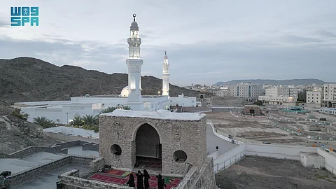 مسجد الفتح في المدينة المنوّرة.. مَعلم تاريخي يجتذب الزوّار
