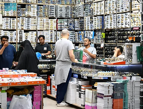 شاهد تجربة حية تمزج بين العادات والتراث.. أجواء سوق الكعكية بمكة تمزج الماضي والحاضر