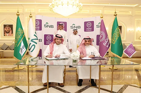البنك الأهلي السعودي والعثيم للاستثمار يوقعان اتفاقية تسهيلات ائتمانية بقيمة 3.06 مليار ريال