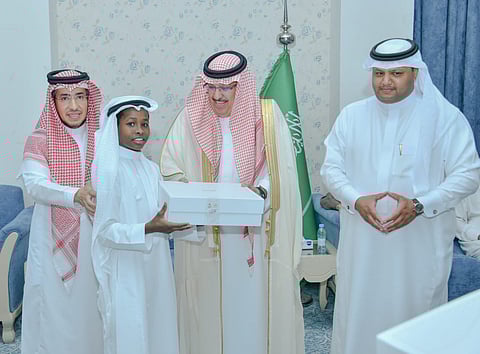 محافظ الدلم يشارك أبناء جمعية إنسان إفطار رمضان في مبادرة جمعية التنمية الأهلية بالدلم