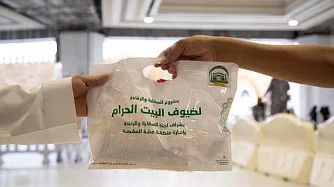 200 ألف وجبة إفطار يومياً بالمسجد الحرام وسط تنظيم دقيق وجهود متكاملة