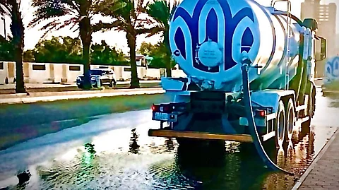 "أمانة جدة" تواصل سحب المياه المتجمعة إثر الأمطار