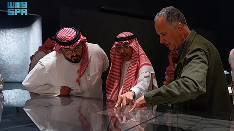 وزيرا المالية والاقتصاد يزوران بينالي الفنون الإسلامية ويطلعان على التحف النادرة والأعمال المعاصرة