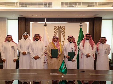 أمانة الأحساء تُوقِّع عقدًا استثماريًّا لتطوير حديقتَيْ "الشعبة والمنيزلة"
