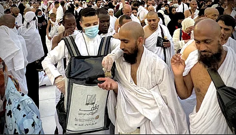 "عون الحرمين".. 300 ألف وجبة تضيء مساجد الرحمة في أطهر بقاع الأرض